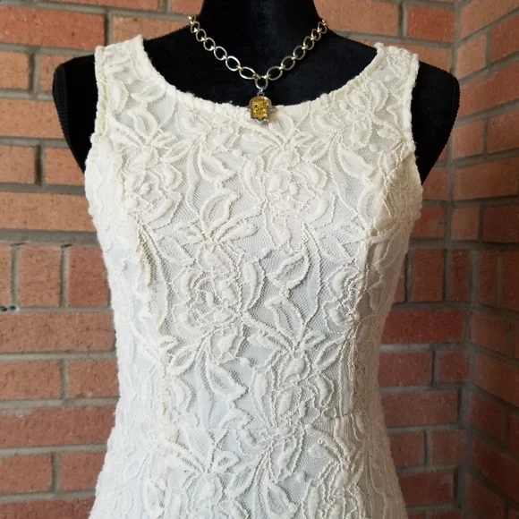 YA LOS ANGELES Super cute lace overlay dress! Size S - Picture 1 of 8